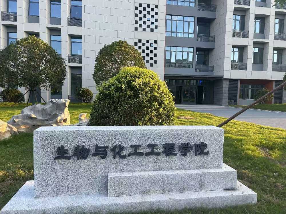 陇川县扬州职业大学体育场高杆灯项目